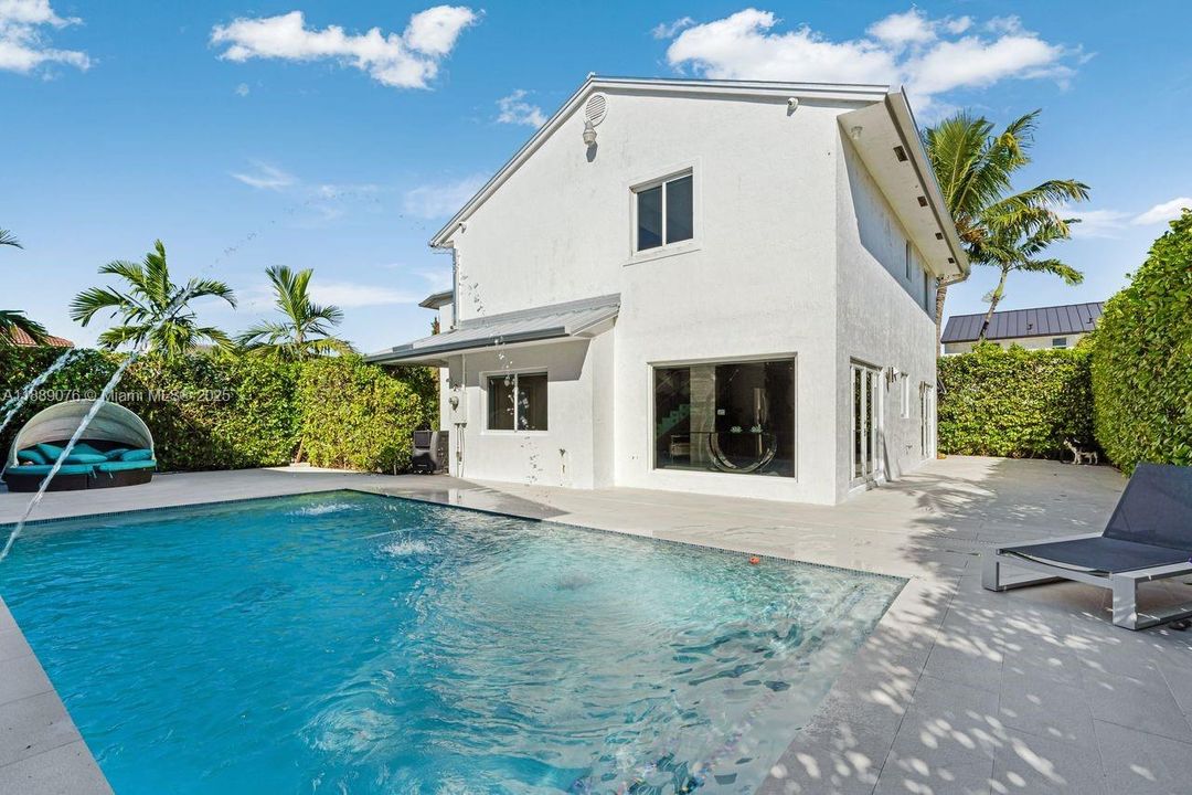 En Venta: $1,280,000 (4 camas, 3 baños, 3005 Pies cuadrados)