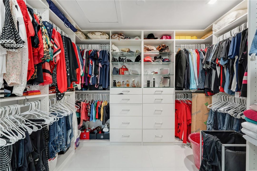 En Venta: $1,280,000 (4 camas, 3 baños, 3005 Pies cuadrados)