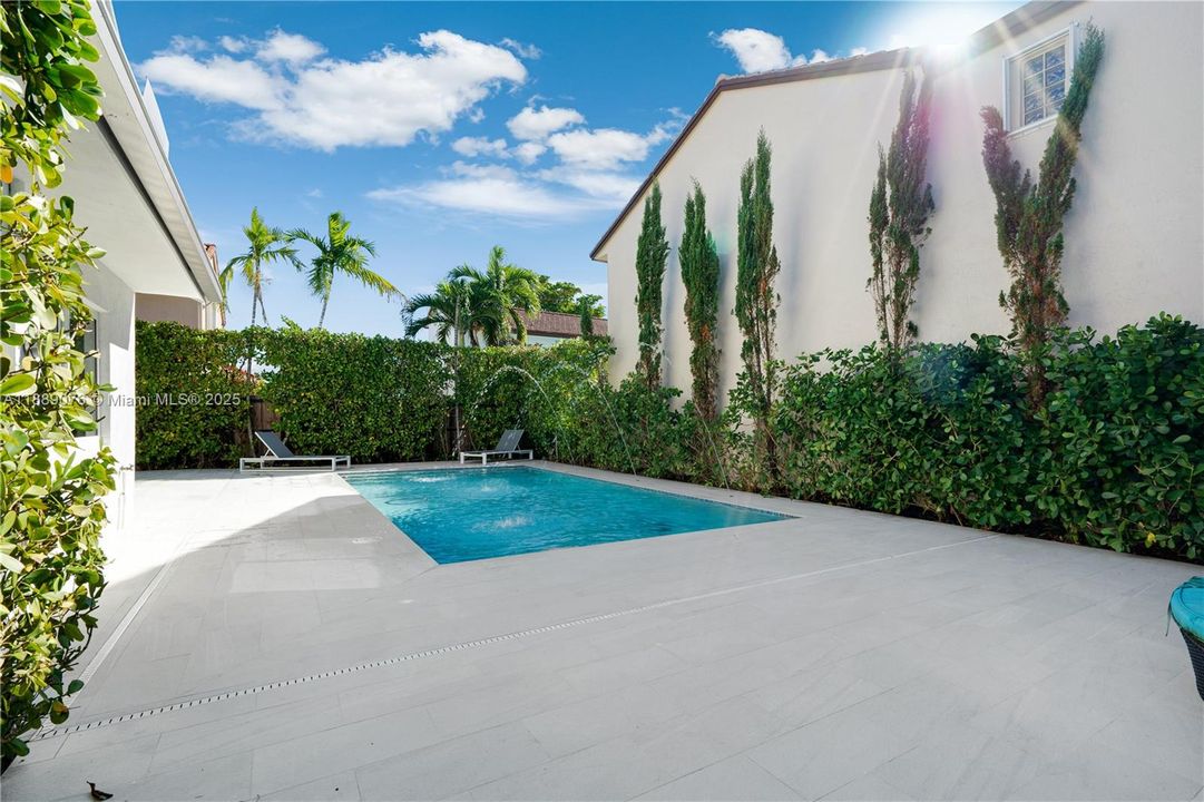 En Venta: $1,280,000 (4 camas, 3 baños, 3005 Pies cuadrados)