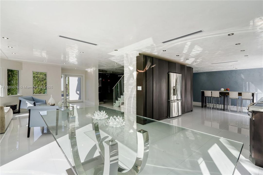 En Venta: $1,280,000 (4 camas, 3 baños, 3005 Pies cuadrados)