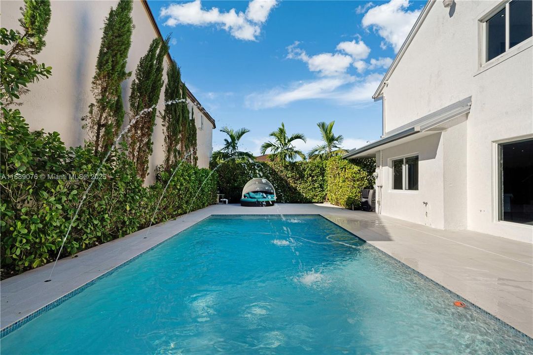 En Venta: $1,280,000 (4 camas, 3 baños, 3005 Pies cuadrados)