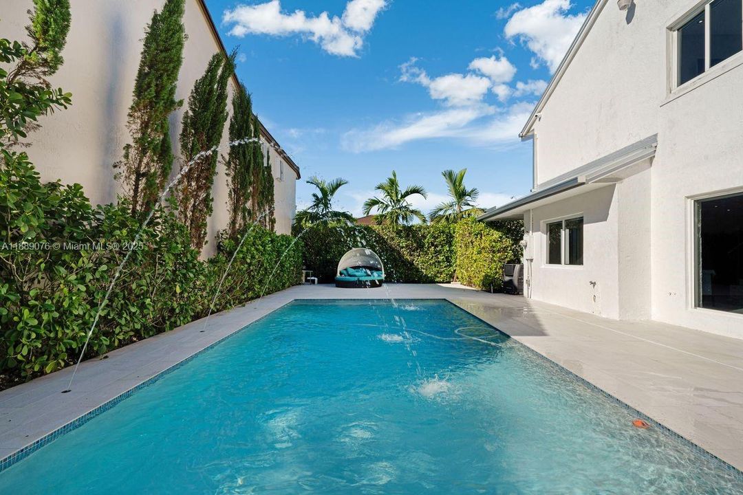 En Venta: $1,280,000 (4 camas, 3 baños, 3005 Pies cuadrados)