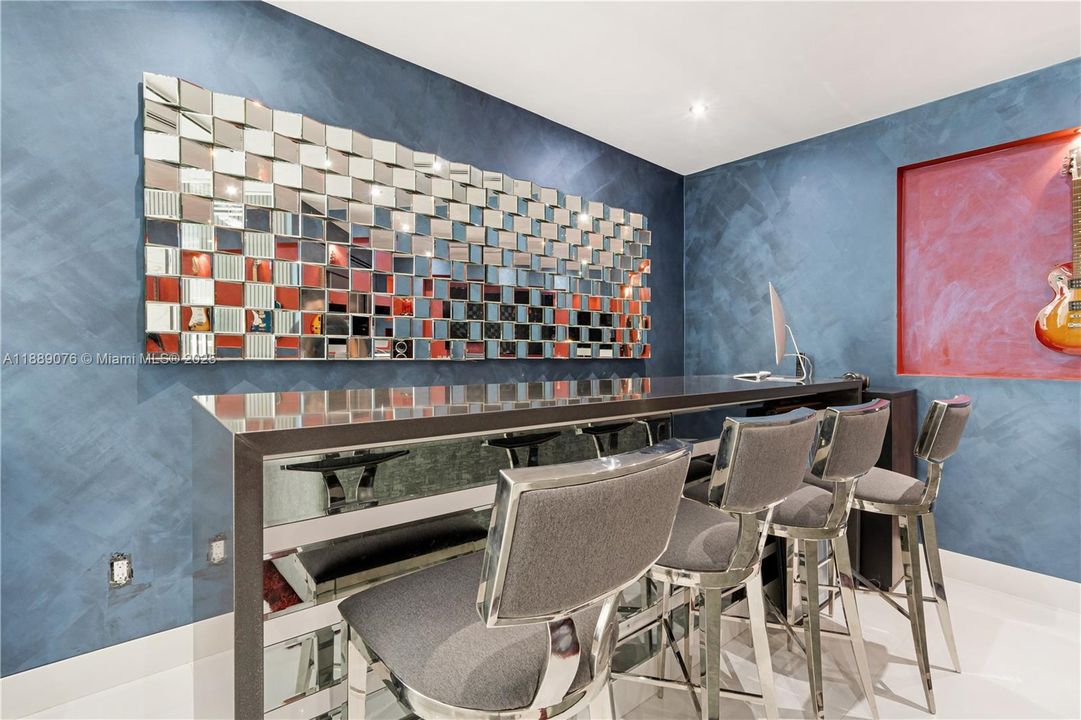 En Venta: $1,280,000 (4 camas, 3 baños, 3005 Pies cuadrados)