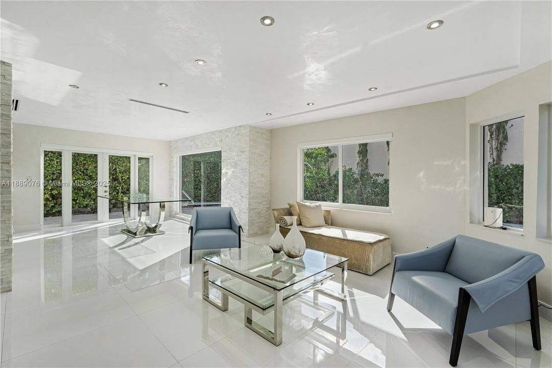 En Venta: $1,280,000 (4 camas, 3 baños, 3005 Pies cuadrados)