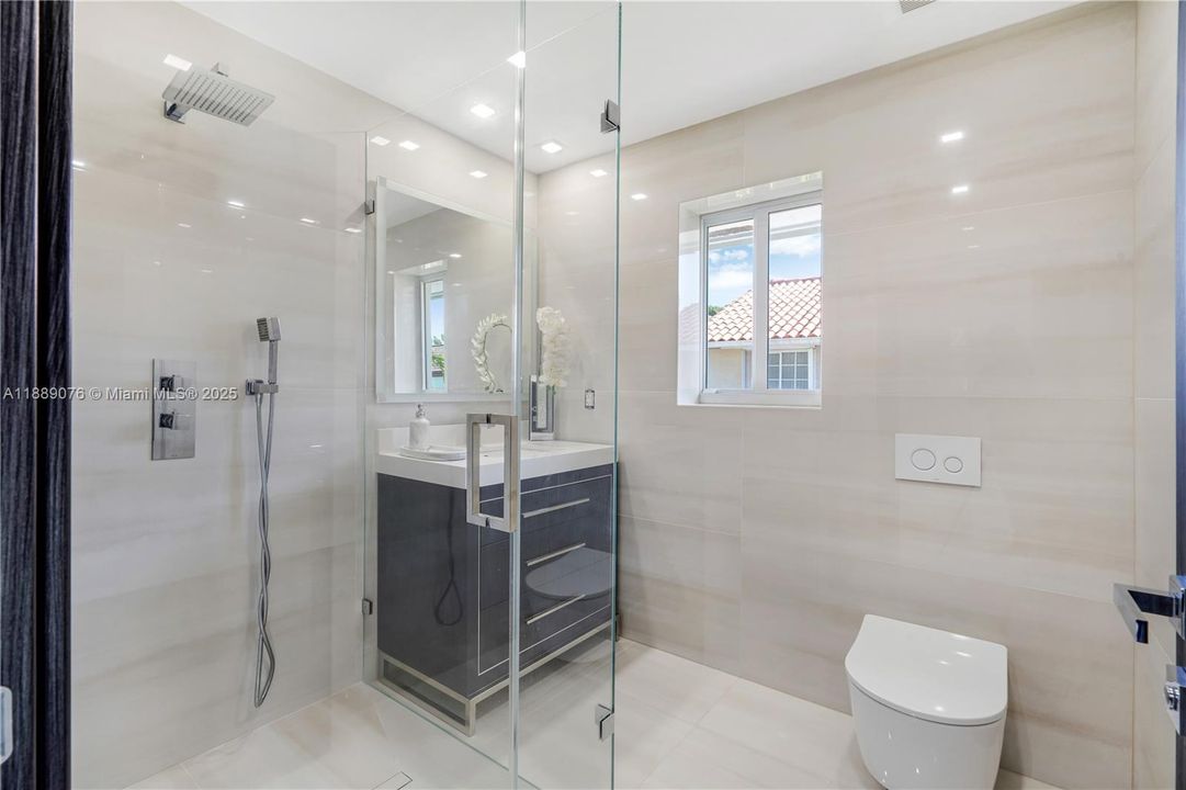 En Venta: $1,280,000 (4 camas, 3 baños, 3005 Pies cuadrados)