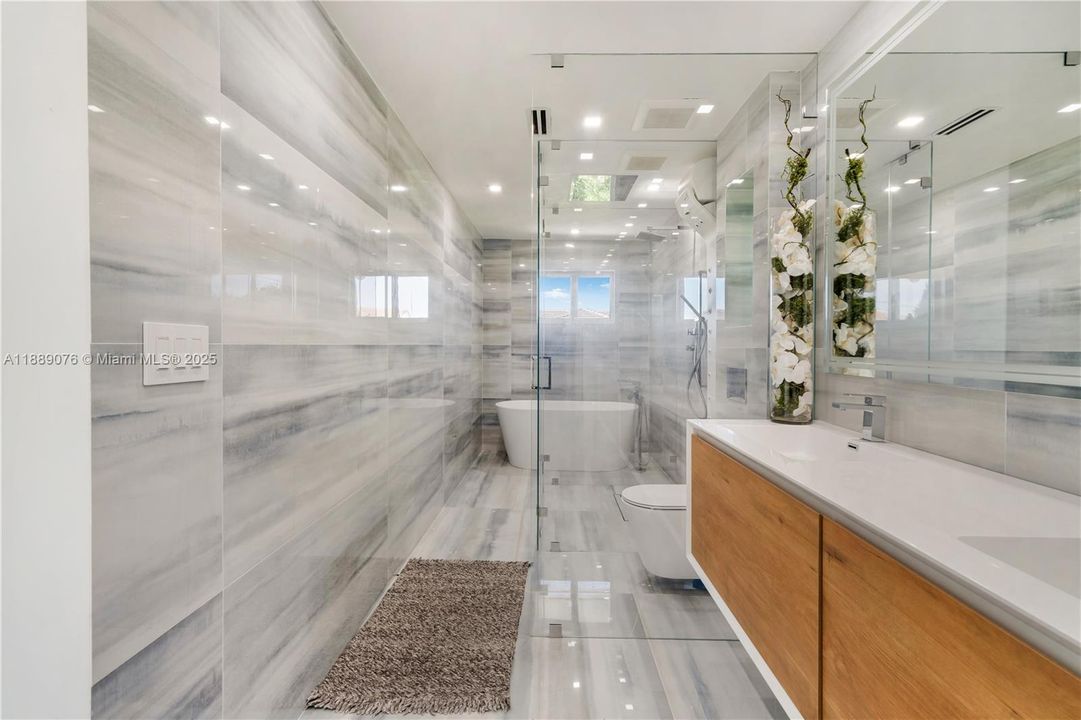 En Venta: $1,280,000 (4 camas, 3 baños, 3005 Pies cuadrados)