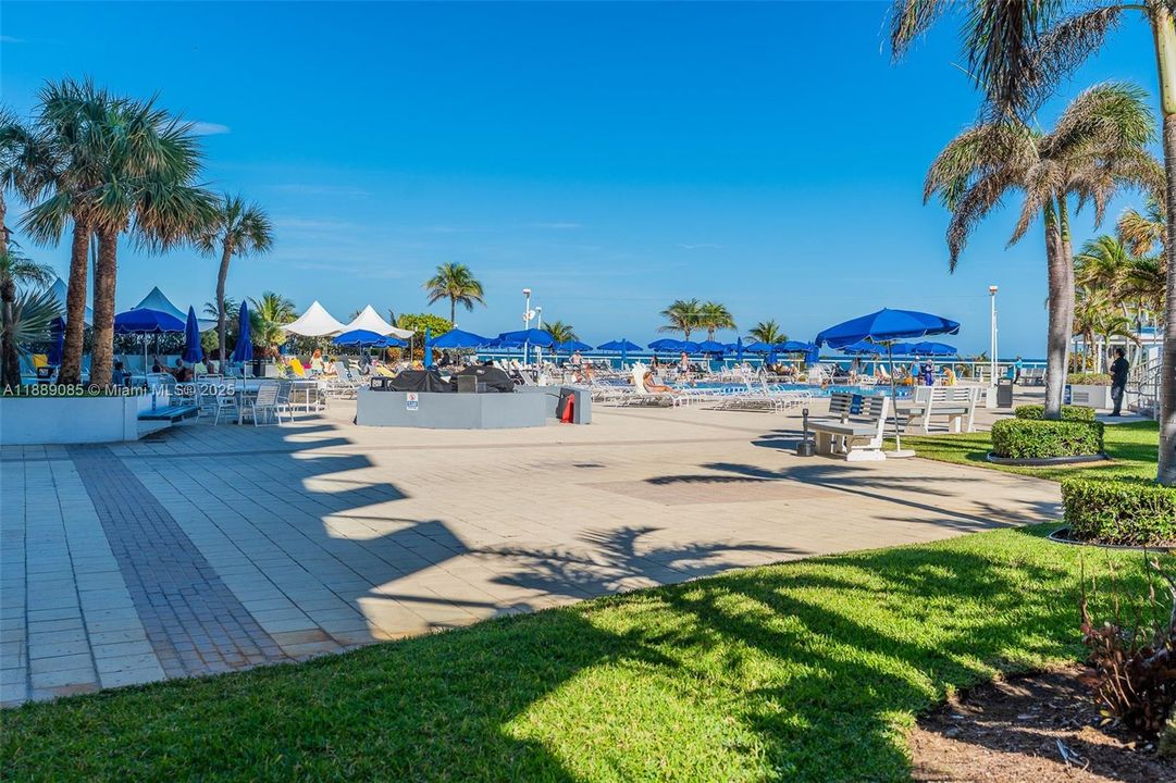 For Sale: $900,000 (3 beds, 2 baths, 1856 Square Feet)