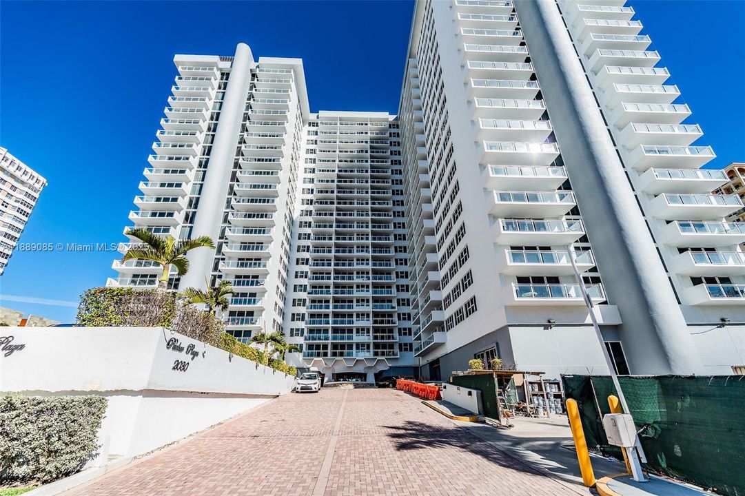 For Sale: $900,000 (3 beds, 2 baths, 1856 Square Feet)