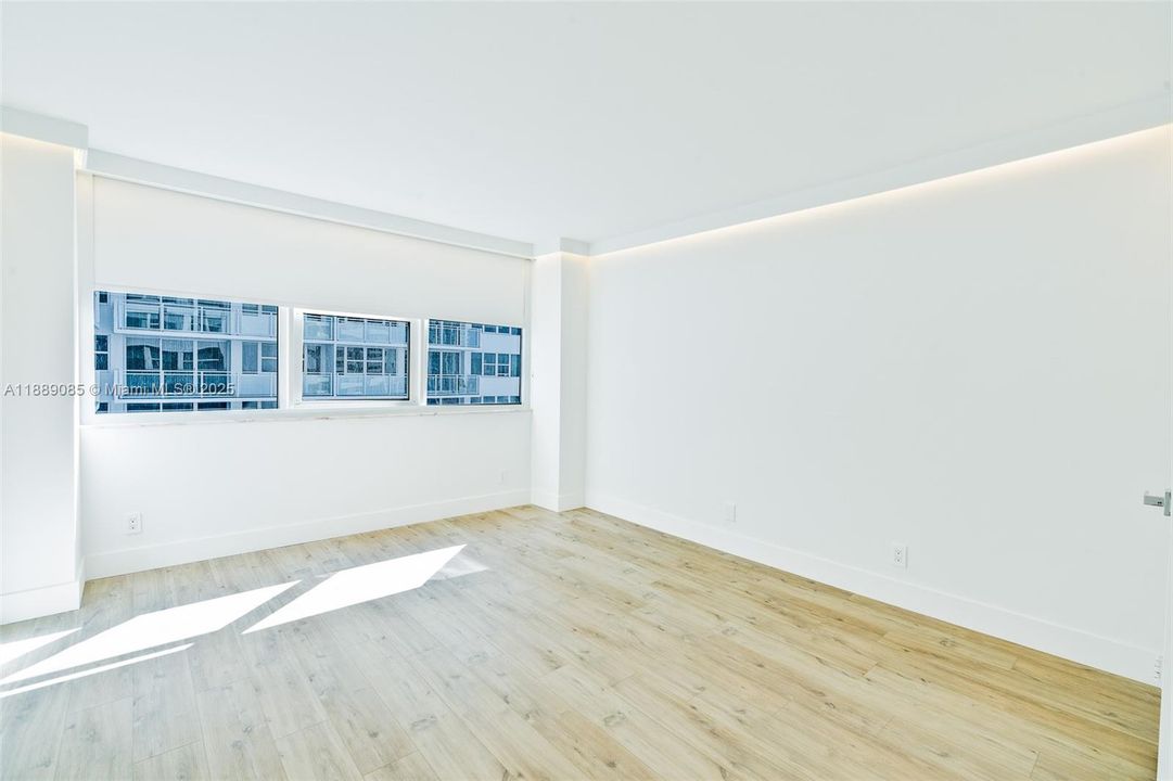 For Sale: $900,000 (3 beds, 2 baths, 1856 Square Feet)