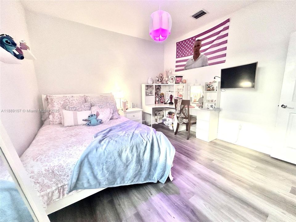 For Sale: $825,000 (5 beds, 4 baths, 2508 Square Feet)