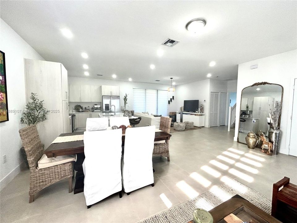 For Sale: $825,000 (5 beds, 4 baths, 2508 Square Feet)