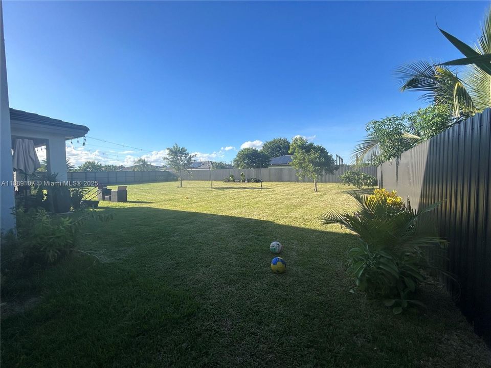 For Sale: $825,000 (5 beds, 4 baths, 2508 Square Feet)