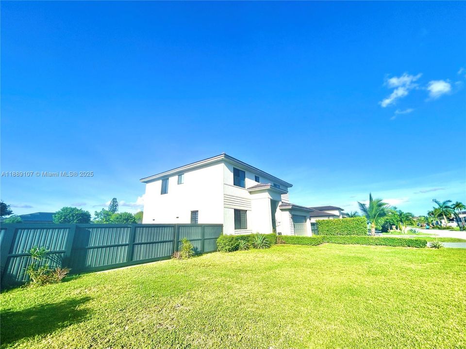 For Sale: $825,000 (5 beds, 4 baths, 2508 Square Feet)