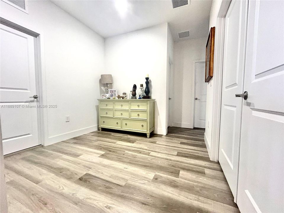 For Sale: $825,000 (5 beds, 4 baths, 2508 Square Feet)