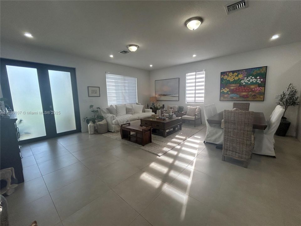 For Sale: $825,000 (5 beds, 4 baths, 2508 Square Feet)