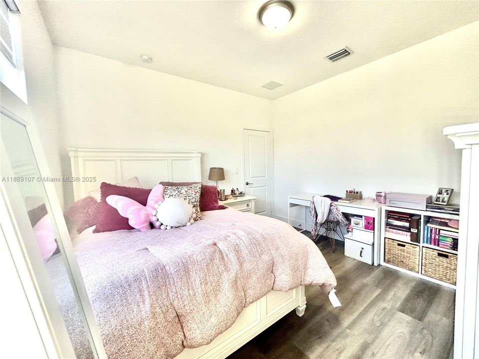 For Sale: $825,000 (5 beds, 4 baths, 2508 Square Feet)