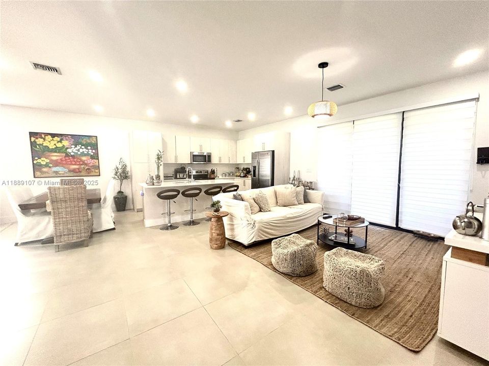 For Sale: $825,000 (5 beds, 4 baths, 2508 Square Feet)