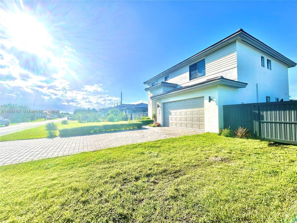 For Sale: $825,000 (5 beds, 4 baths, 2508 Square Feet)