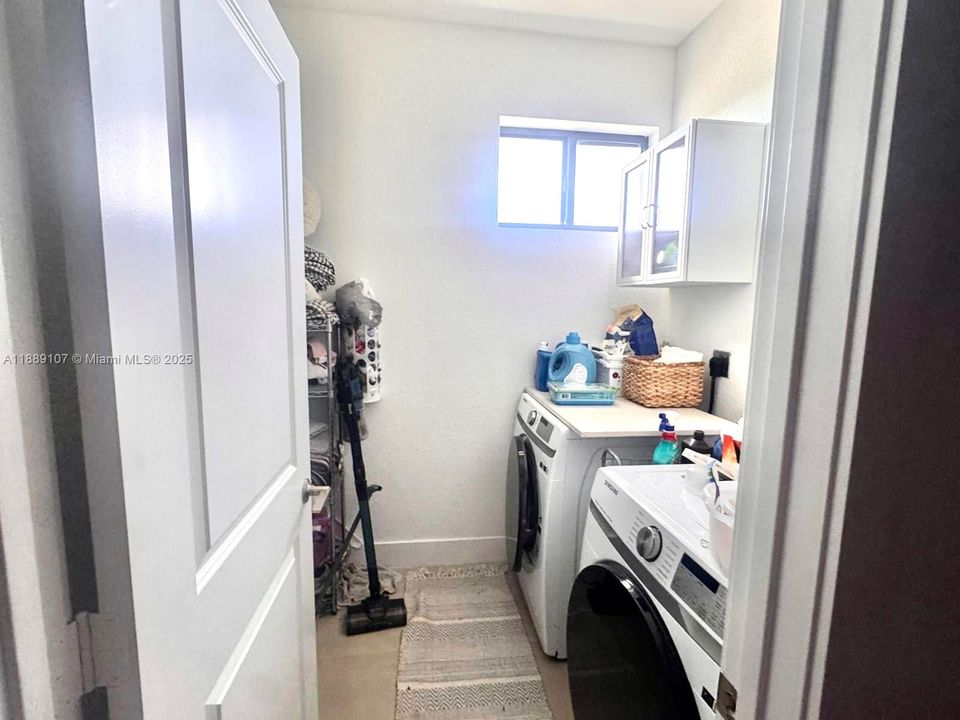 For Sale: $825,000 (5 beds, 4 baths, 2508 Square Feet)