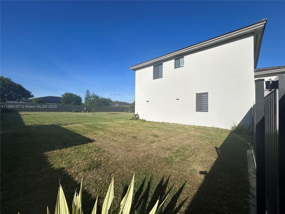 For Sale: $825,000 (5 beds, 4 baths, 2508 Square Feet)