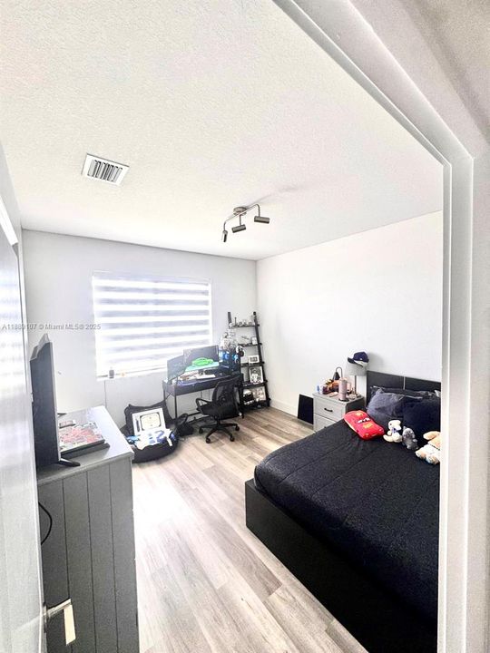 For Sale: $825,000 (5 beds, 4 baths, 2508 Square Feet)