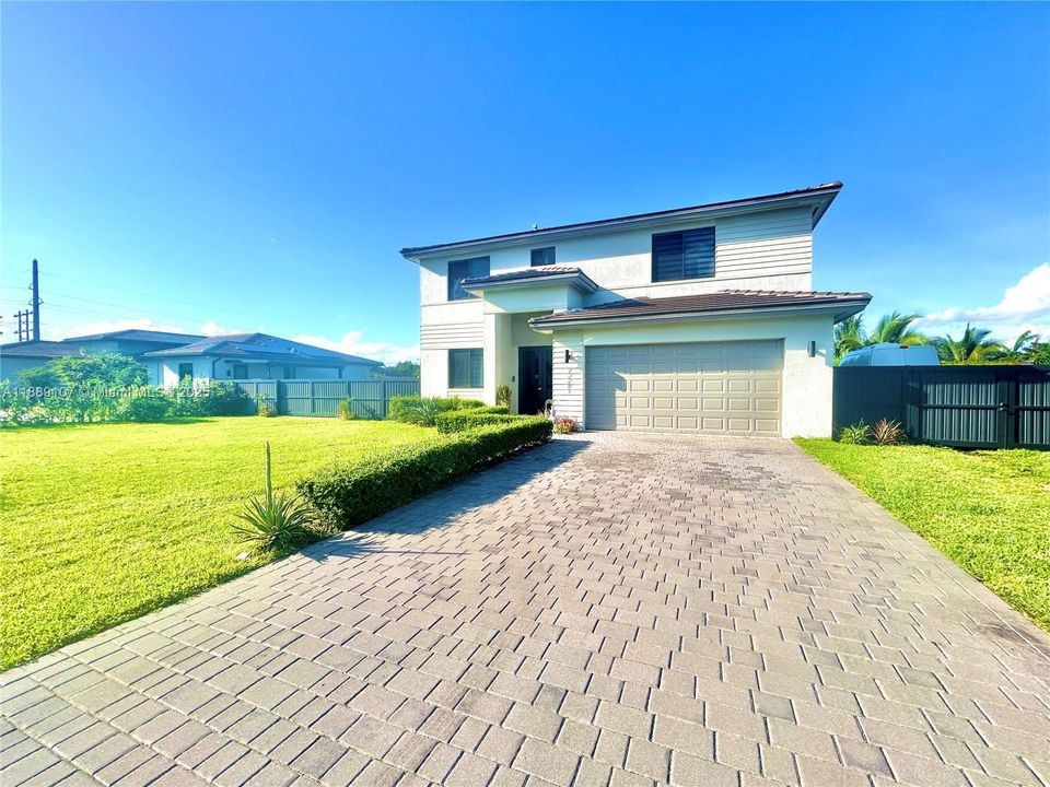 For Sale: $825,000 (5 beds, 4 baths, 2508 Square Feet)