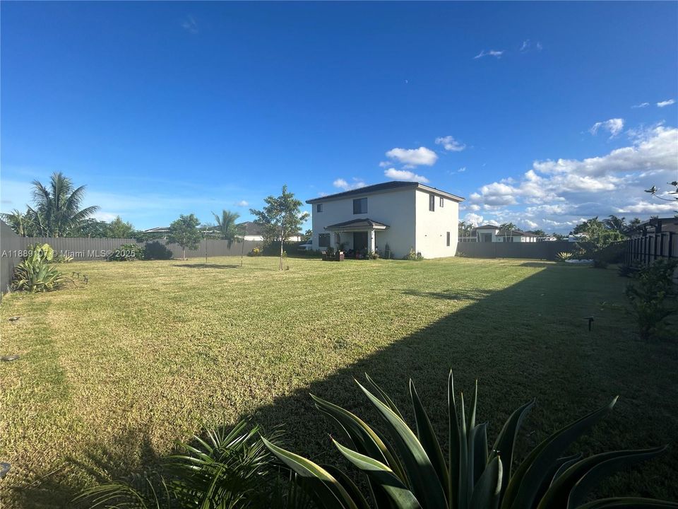 For Sale: $825,000 (5 beds, 4 baths, 2508 Square Feet)