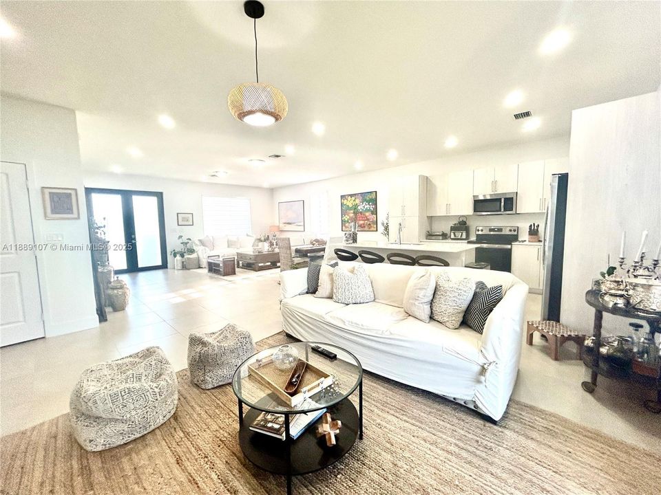 For Sale: $825,000 (5 beds, 4 baths, 2508 Square Feet)