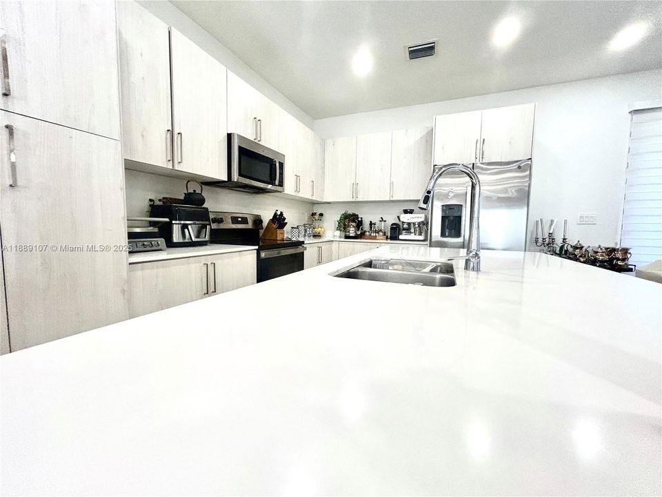 For Sale: $825,000 (5 beds, 4 baths, 2508 Square Feet)