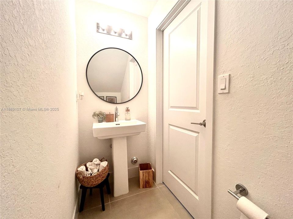 For Sale: $825,000 (5 beds, 4 baths, 2508 Square Feet)