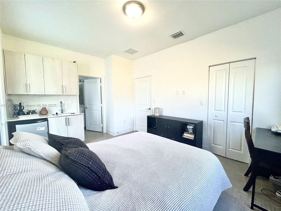 For Sale: $825,000 (5 beds, 4 baths, 2508 Square Feet)