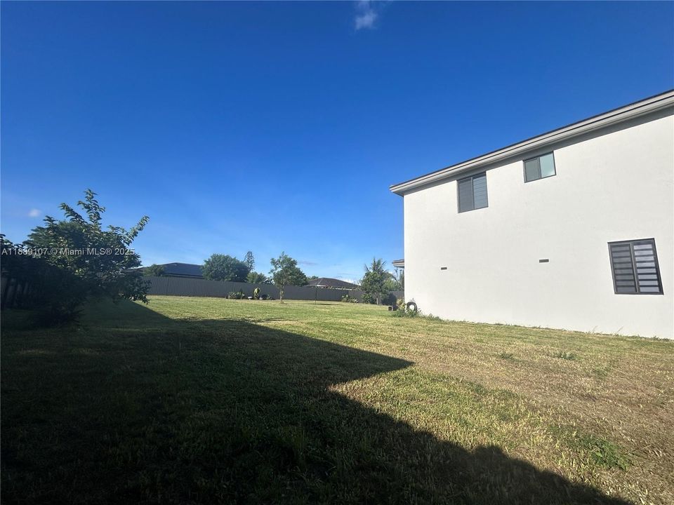 For Sale: $825,000 (5 beds, 4 baths, 2508 Square Feet)