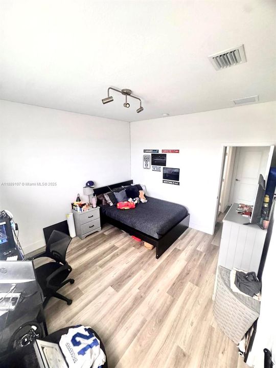 For Sale: $825,000 (5 beds, 4 baths, 2508 Square Feet)