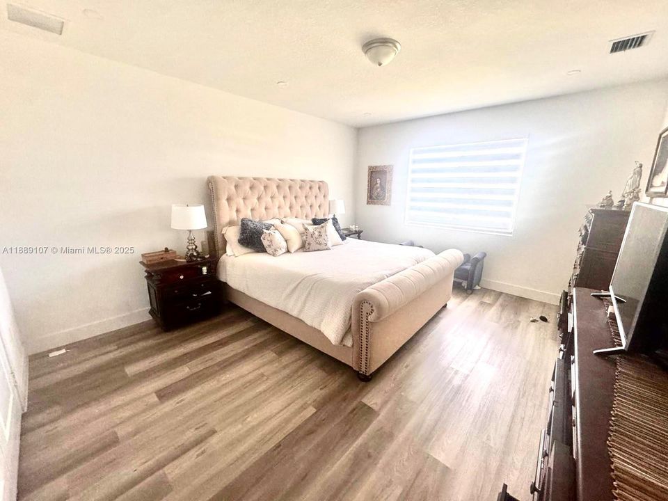 For Sale: $825,000 (5 beds, 4 baths, 2508 Square Feet)