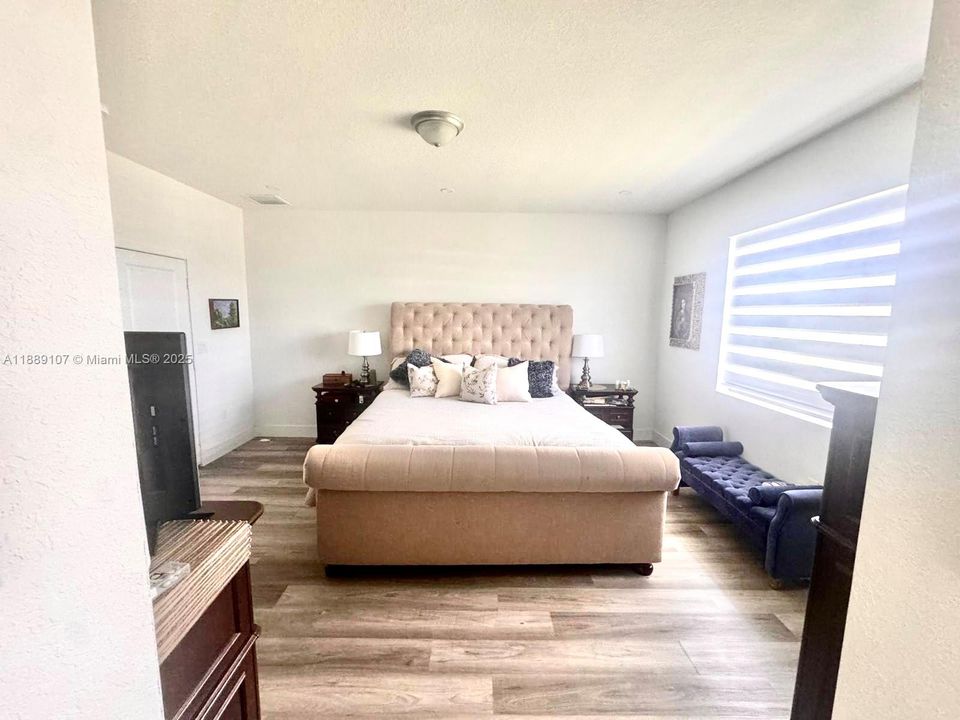 For Sale: $825,000 (5 beds, 4 baths, 2508 Square Feet)