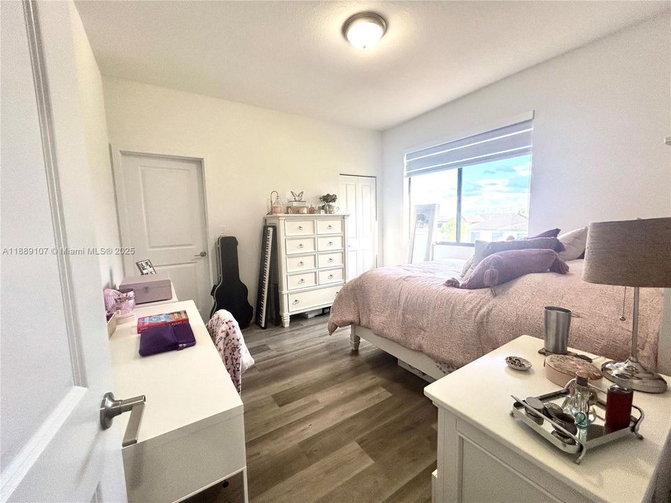 For Sale: $825,000 (5 beds, 4 baths, 2508 Square Feet)