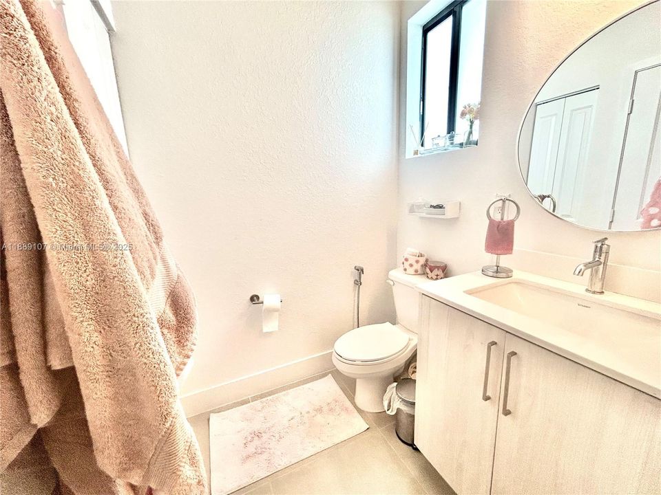 For Sale: $825,000 (5 beds, 4 baths, 2508 Square Feet)