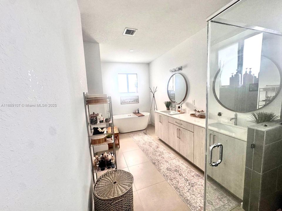 For Sale: $825,000 (5 beds, 4 baths, 2508 Square Feet)