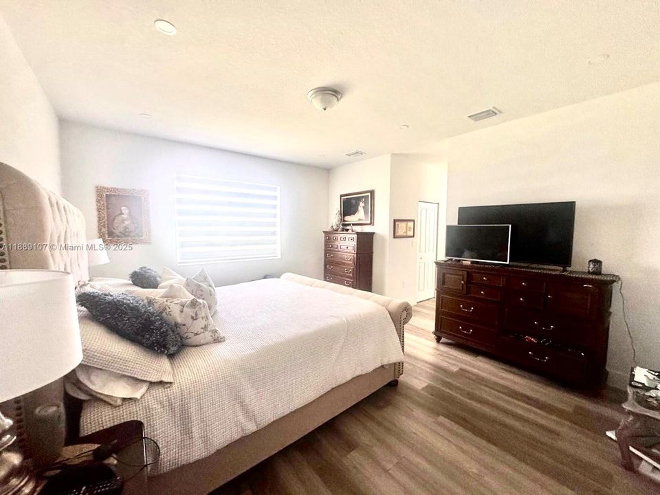 For Sale: $825,000 (5 beds, 4 baths, 2508 Square Feet)