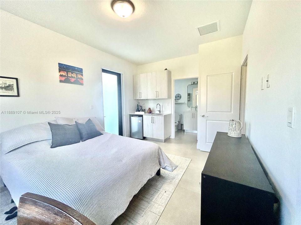 For Sale: $825,000 (5 beds, 4 baths, 2508 Square Feet)