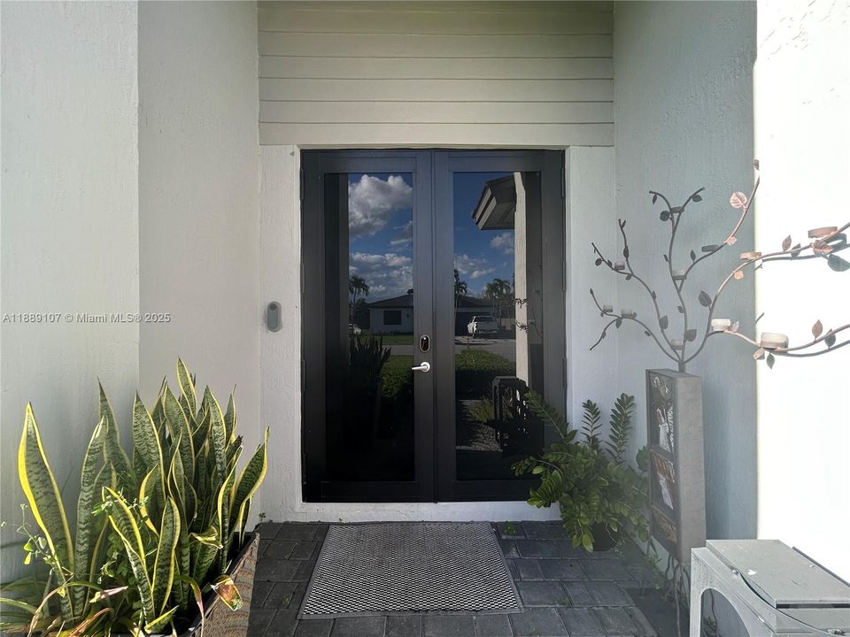 For Sale: $825,000 (5 beds, 4 baths, 2508 Square Feet)