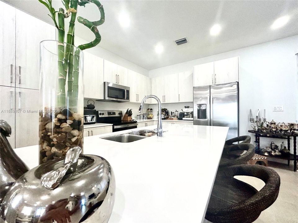 For Sale: $825,000 (5 beds, 4 baths, 2508 Square Feet)