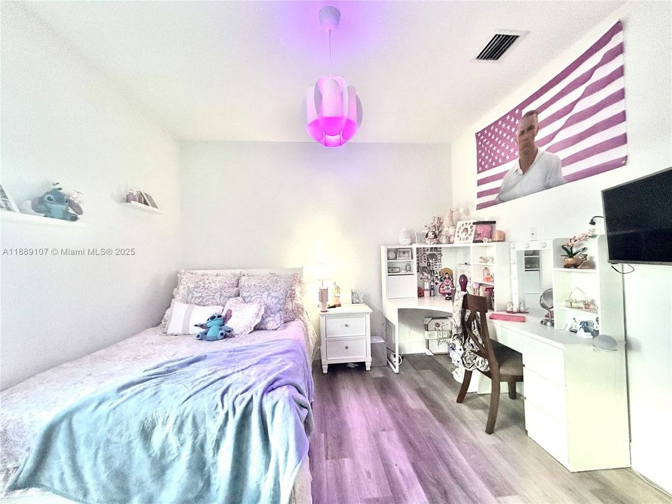 For Sale: $825,000 (5 beds, 4 baths, 2508 Square Feet)