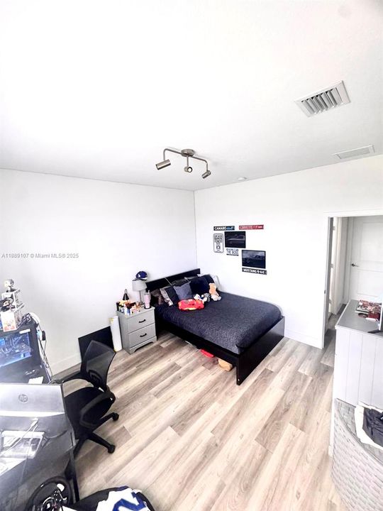 For Sale: $825,000 (5 beds, 4 baths, 2508 Square Feet)