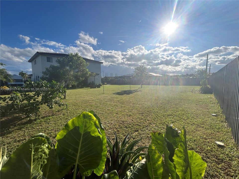 For Sale: $825,000 (5 beds, 4 baths, 2508 Square Feet)