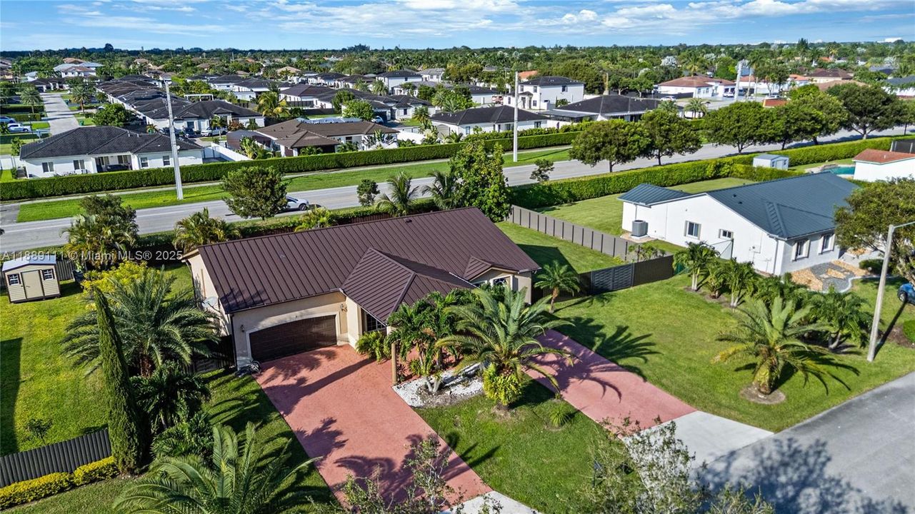 For Sale: $799,900 (4 beds, 2 baths, 2095 Square Feet)