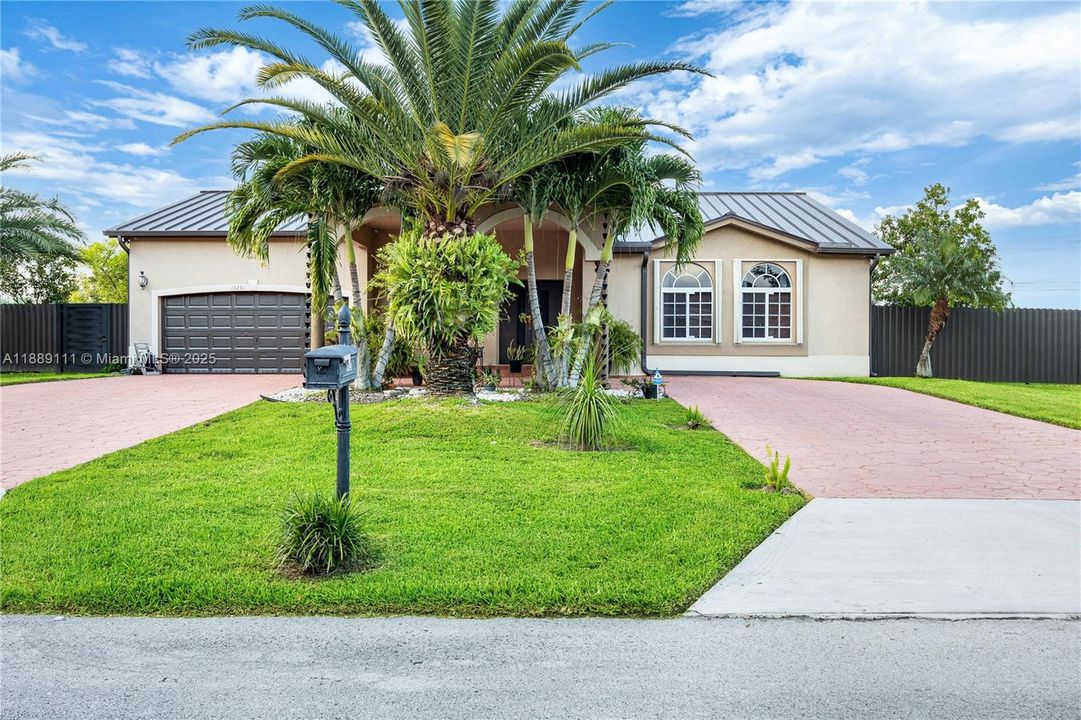 For Sale: $799,900 (4 beds, 2 baths, 2095 Square Feet)