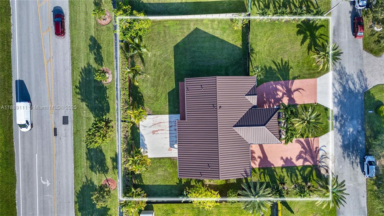 For Sale: $799,900 (4 beds, 2 baths, 2095 Square Feet)