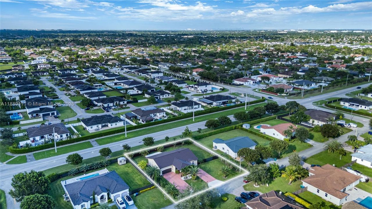 For Sale: $799,900 (4 beds, 2 baths, 2095 Square Feet)