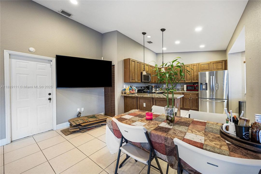 For Sale: $799,900 (4 beds, 2 baths, 2095 Square Feet)